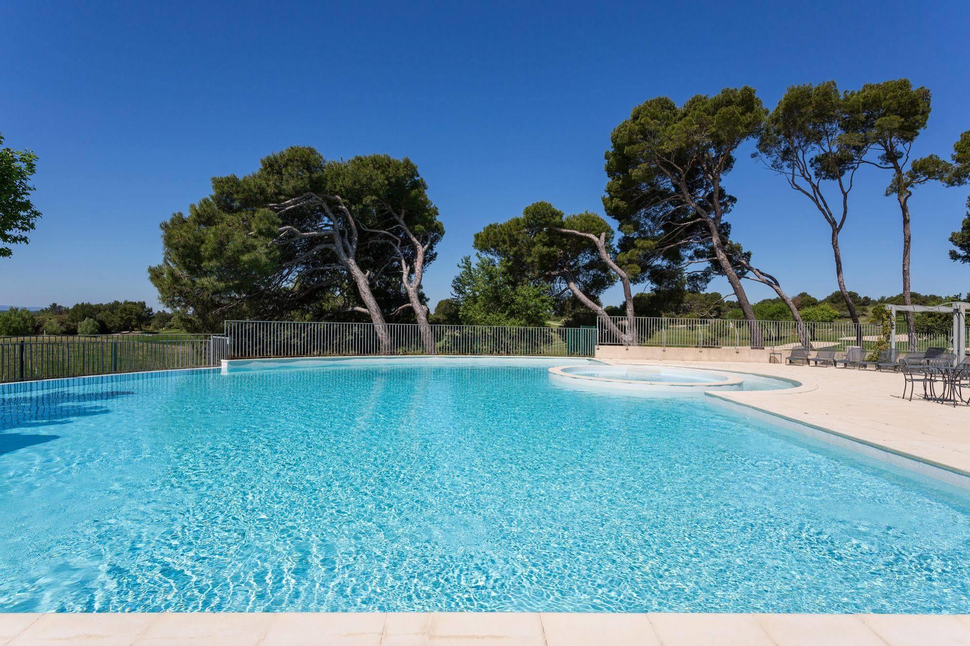 Madame Vacances Domaine Du Provence Country Club Service Premium Saumane-de-Vaucluse Exterior photo